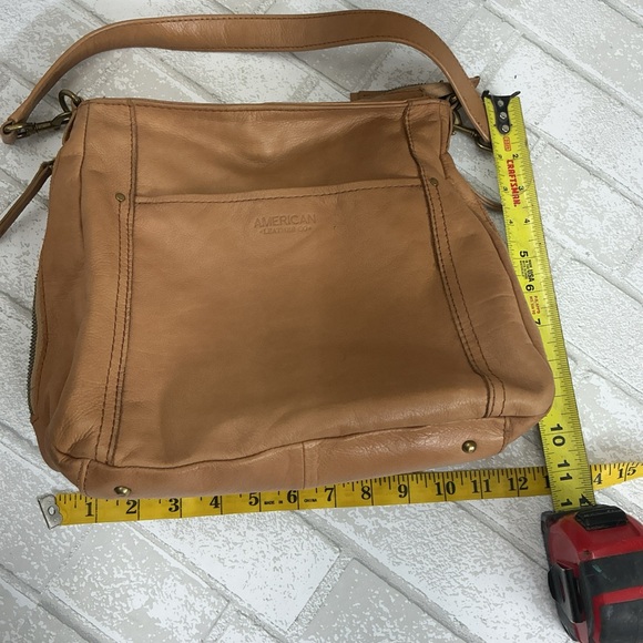 Elegant Tan Leather Shoulder Bag - Picture 10 of 10